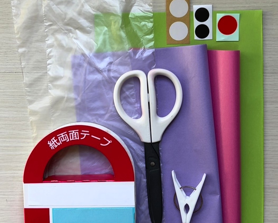 1歳児向けのかたつむり製作の材料の画像