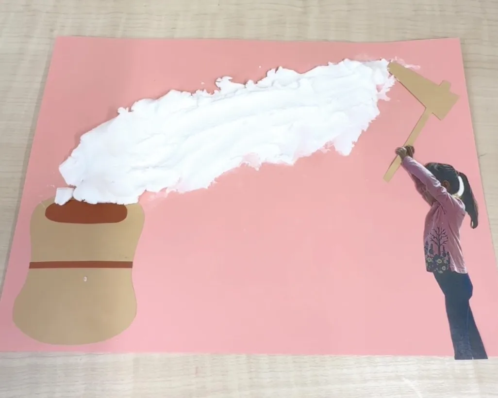 伸ばした餅の先に、杵を持った子どもの写真を貼り付けるイメージ