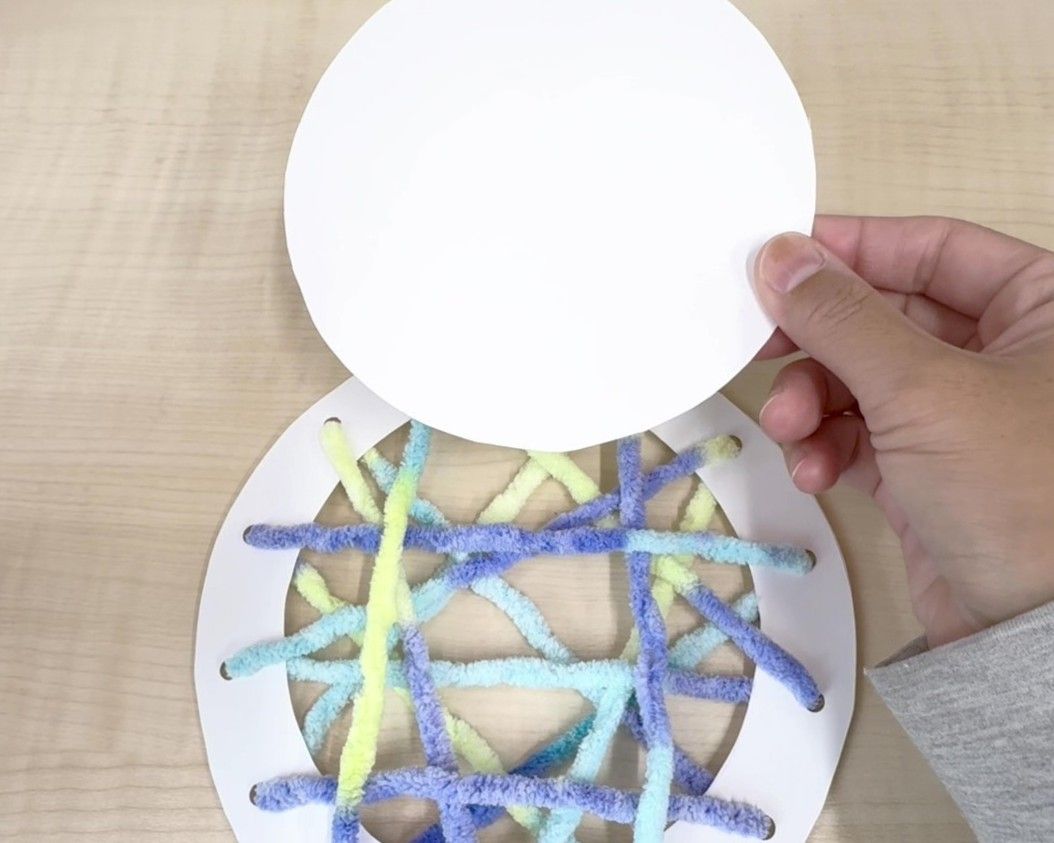 丸いパーツを重ねている画像